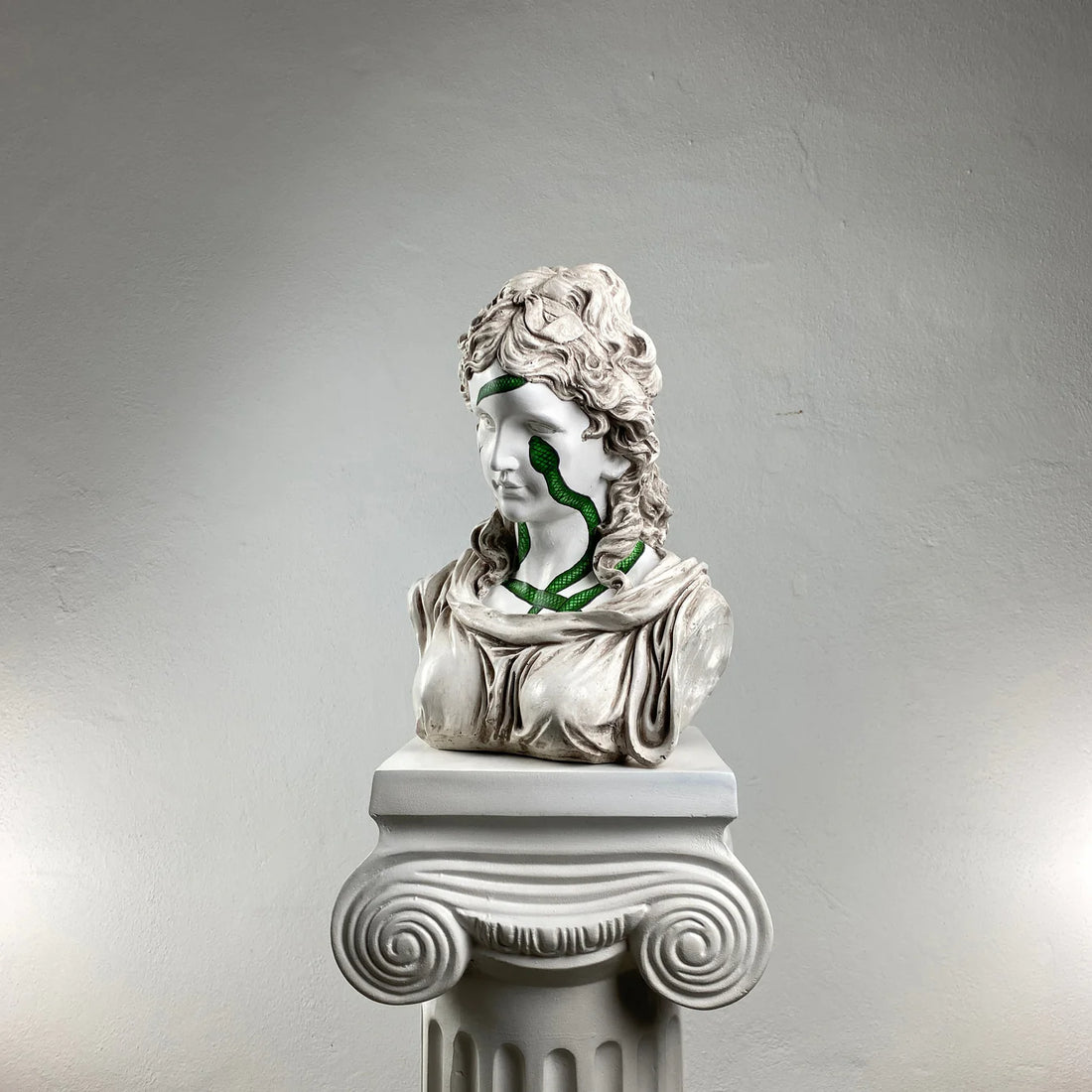 Hera "Poisoned Beauty" Sculpture